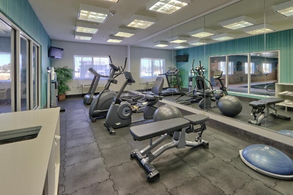 Holiday Inn Express & Suites Portales image 16