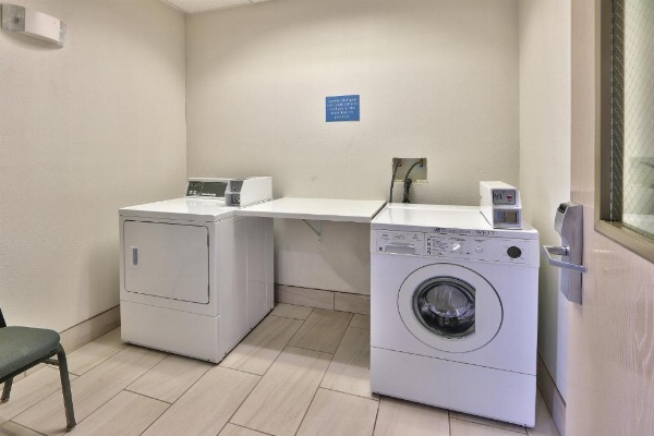 Holiday Inn Express & Suites Portales image 18