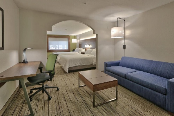 Holiday Inn Express & Suites Portales image 27