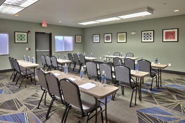 Holiday Inn Express & Suites Portales image 28
